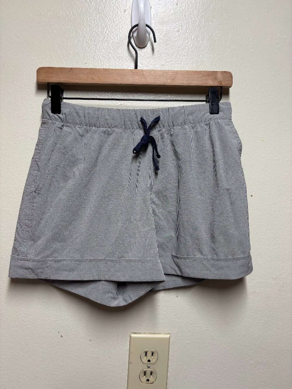 Athleta beachside stripe drawstring shorts in grey and white stripe womens xs - Picture 1 of 7